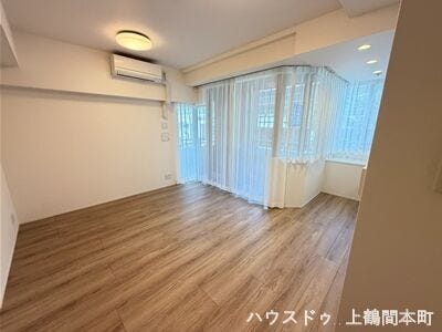 家族みんなで食卓を囲めるゆとりあるダイニング空間
会話が自然と弾む開放感のあるダイニングです
毎日の食事時間を心地よく演出する空間設計