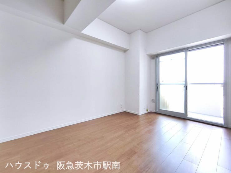 洋室5.7帖のお部屋
バルコニーあります