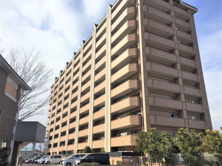 【暮らしやすい立地】
コンビニやスーパー、ドラックストアまでは徒歩10分以内と暮らしに必要な施設が近場にあり便利です♪
小さなお子様がいるご家庭や、働いている方でも生活が送り康です♪