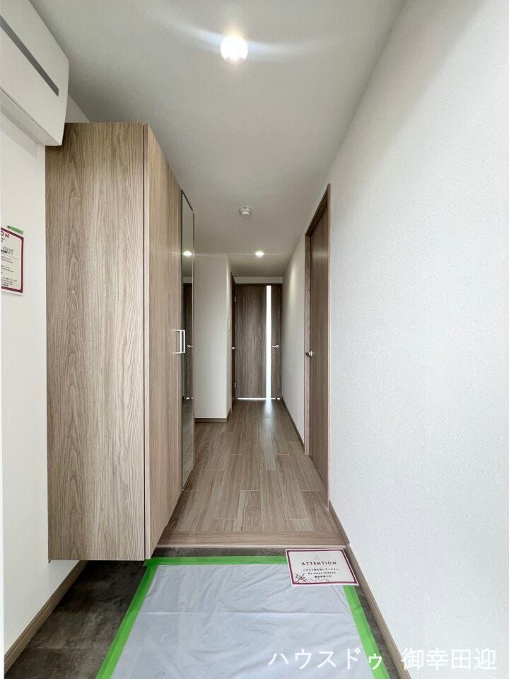 ■「ただいま」の安堵をくれる場所■訪れる人を迎え入れ、帰るたびにホッと一息つける、明るく機能的なエントランス。