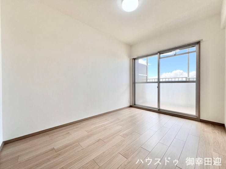 ■5.8帖洋室①■寝室、書斎、趣味の部屋。家族の成長やライフスタイルに合わせ、様々な使い方ができる快適な空間です。