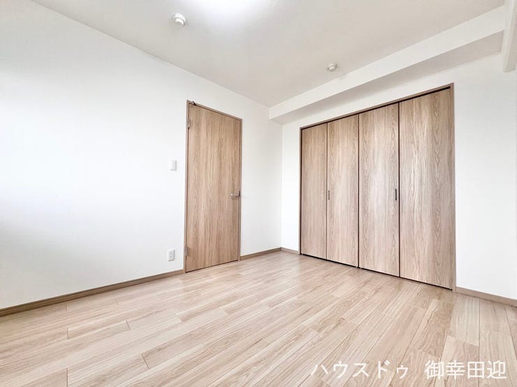 ■5.8帖洋室③■寝室、書斎、趣味の部屋。家族の成長やライフスタイルに合わせ、様々な使い方ができる快適な空間です。