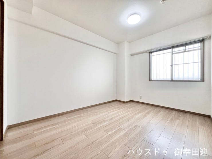 ■5.8帖洋室③■寝室、書斎、趣味の部屋。家族の成長やライフスタイルに合わせ、様々な使い方ができる快適な空間です。