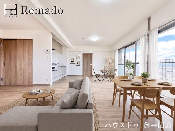 【リビング】
■家族の笑顔が集う中心地■お気に入りの家具を迎え、窓からは心地の良い光が差し込みます。※CGで家具を配置しています。