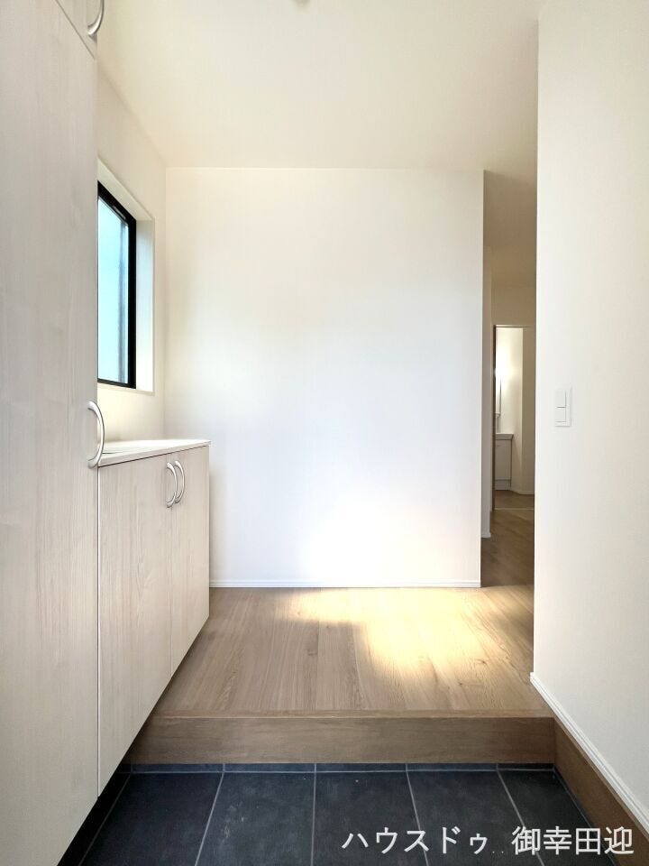 ■「しまう」が叶える美しい玄関■大容量のシューズボックスがあることでいつも整理された、気持ちの良い「家の顔」を保てます。