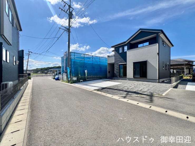 ■理想を叶える新しい暮らしの舞台■高いデザイン性と機能性を兼ね備えた住まい。ここで、家族の新しい物語が始まります。