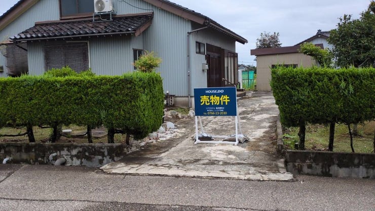 西側から