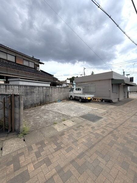普通車2台、停めれます