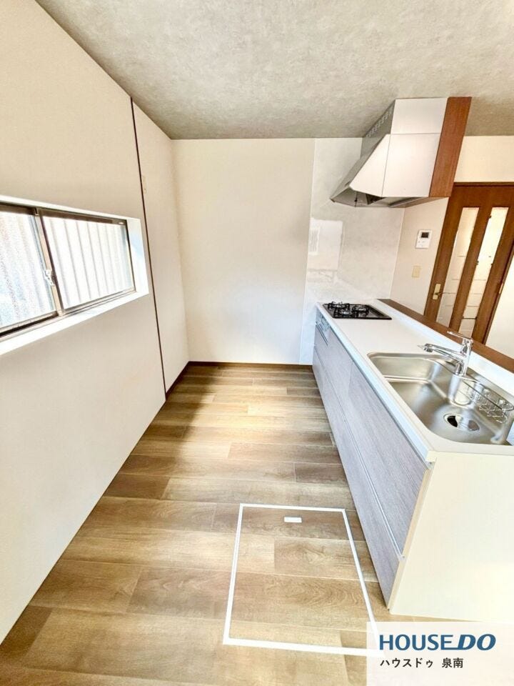 キッチンは家族の絆を育む大切な空間。シンプルで使い易いシステムキッチンで愉しく作る料理は愛情のある美味しいご馳走に。会話の弾む対面キッチン。