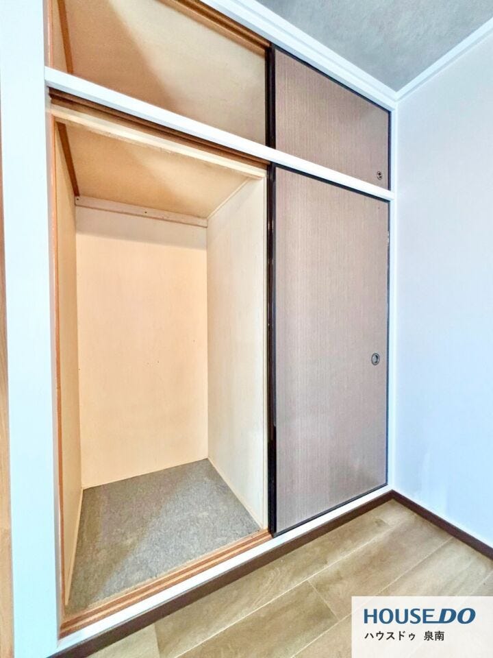 奥行きのある押入収納で、かさばる荷物もすっきり整理できます♪