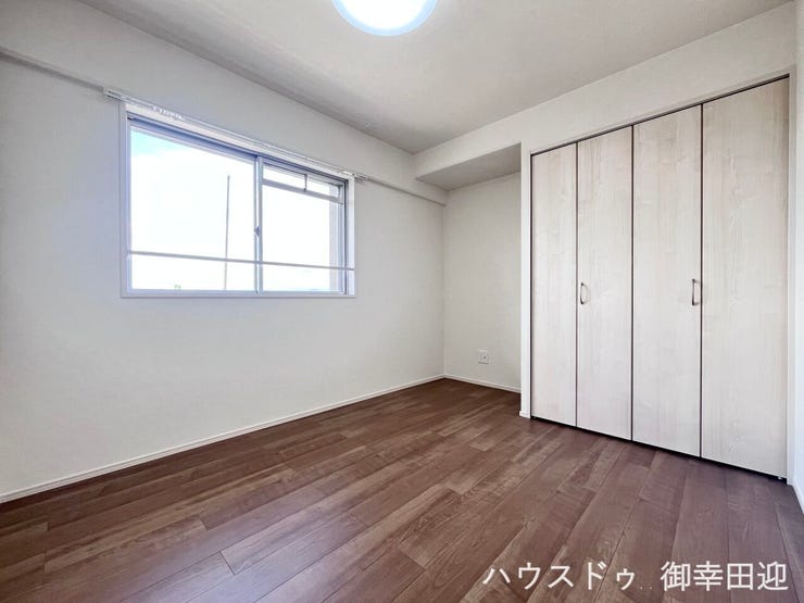 ■洋室①■心からリラックスできる静けさ、上質な眠りで、毎日をリセットします。明日への活力を養う空間です。