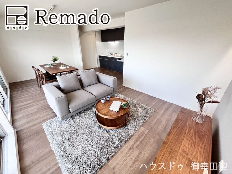 【リビング】
■家族の笑顔が集う中心地■お気に入りの家具を迎え、窓からは心地の良い光が差し込みます。※CGで家具を配置しています。