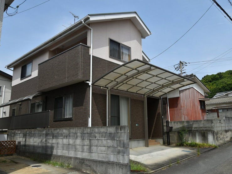 外観を南東側より撮影