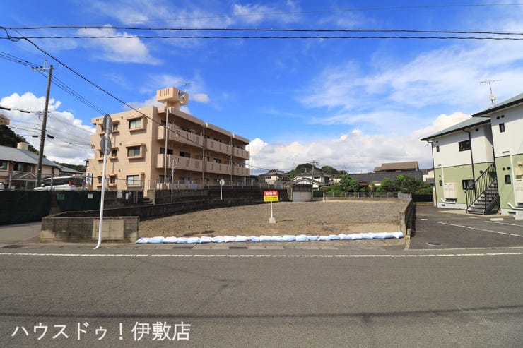 【外観】
【外観写真】
・人気の平坦地!周辺にコンビニ、スーパー、教育施設等あり住環境良好
・玉江小学校、伊敷中学校エリア