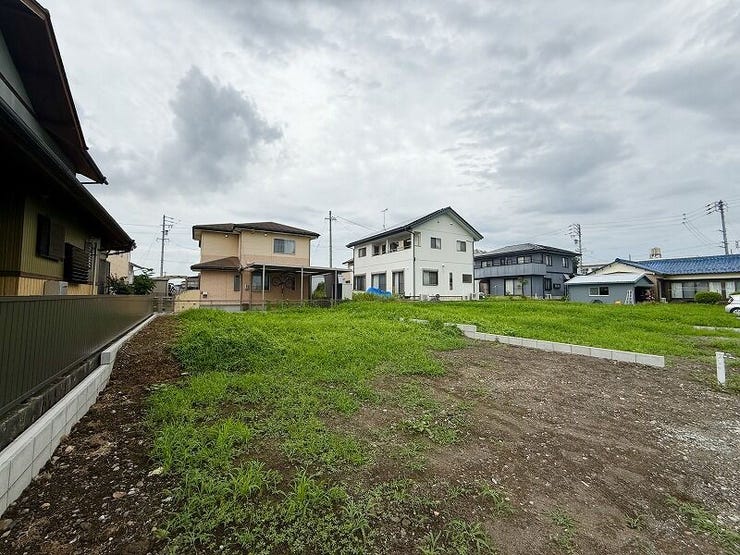 完成前の物件に限り、カラー選択やオプション工事 などのサービス特典が受けられる場合がございます。詳しくお知りになりたい方はお気軽にお問合せください。