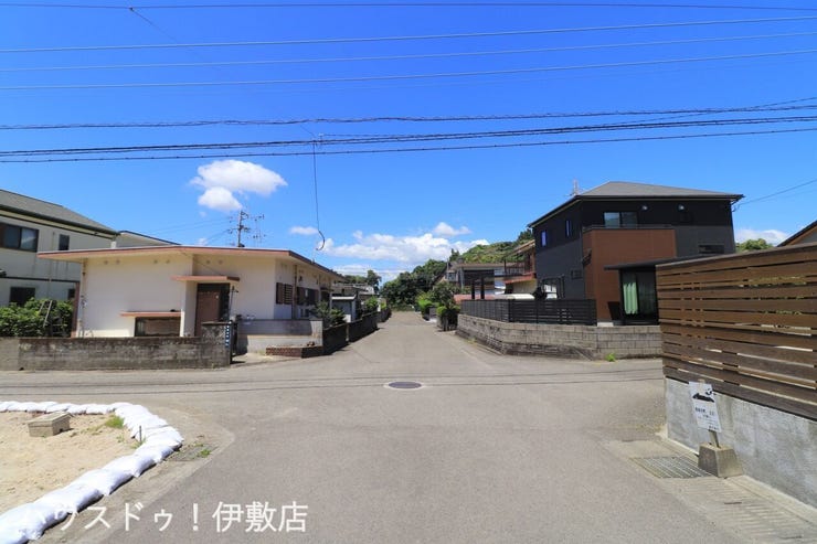 【前面道路】
北側前面道路、西方面
交通量少なめです