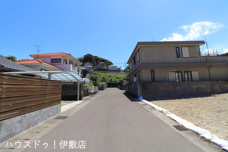 【前面道路】
北側前面道路、東方面
交通量少なめです