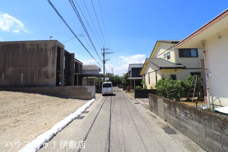 【前面道路】
西側前面道路、南方面
交通量少なめです