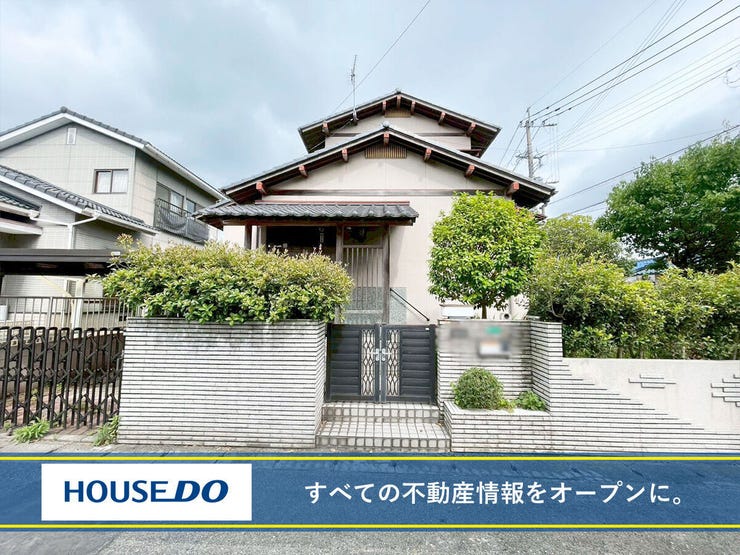 【外観】
■小倉南区葛原東 中古戸建て■ ■全居室収納 ■庭 ■システムキッチン ■浴室に窓 ■角地 ■駐車場