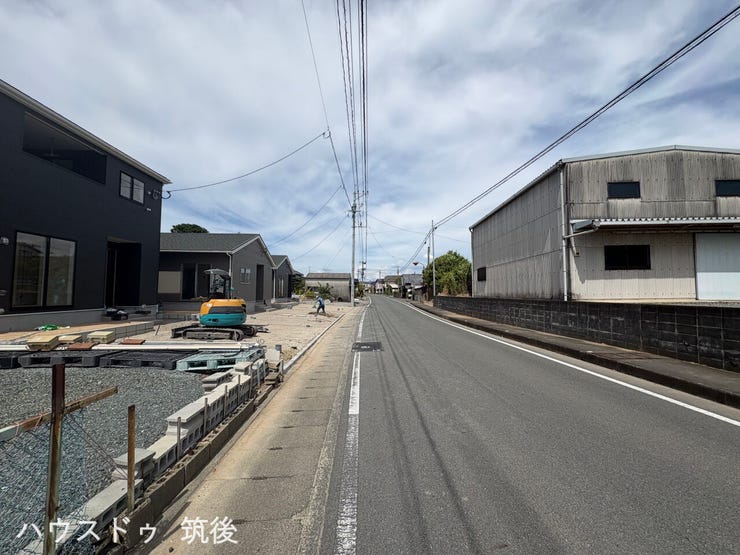 【幅員約7.9mの公道に接道】全3区画の現地写真!見通しが良好でお車の出し入れもスムーズな道路環境です。2026年9月下旬完成予定。西牟田小学校まで徒歩5分(約350m)です。