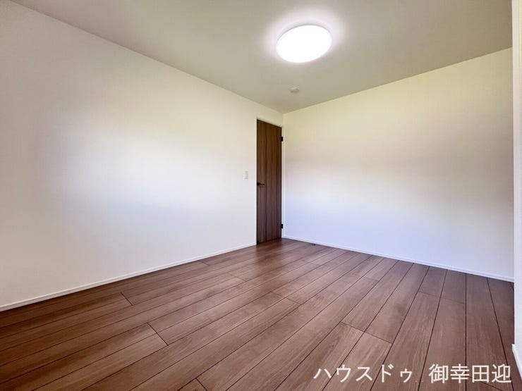 ■2階7帖洋室■心からリラックスできる静けさ、上質な眠りで、毎日をリセットします。明日への活力を養う空間です。