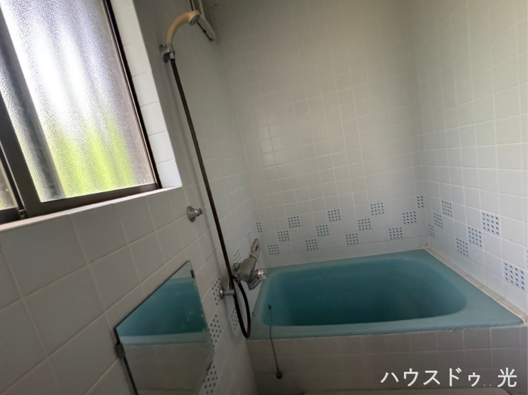 浴室は明るい印象です。