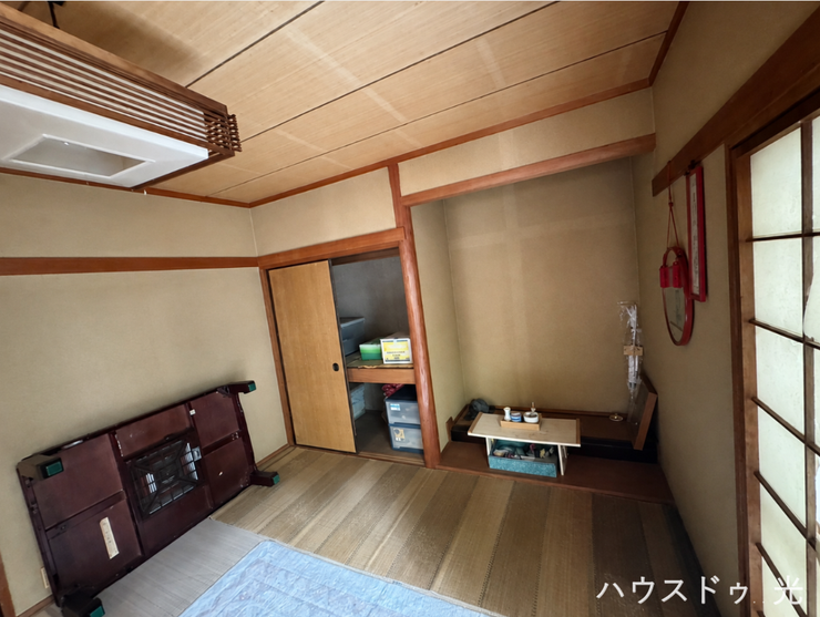 板の間のある7畳空間の和室。