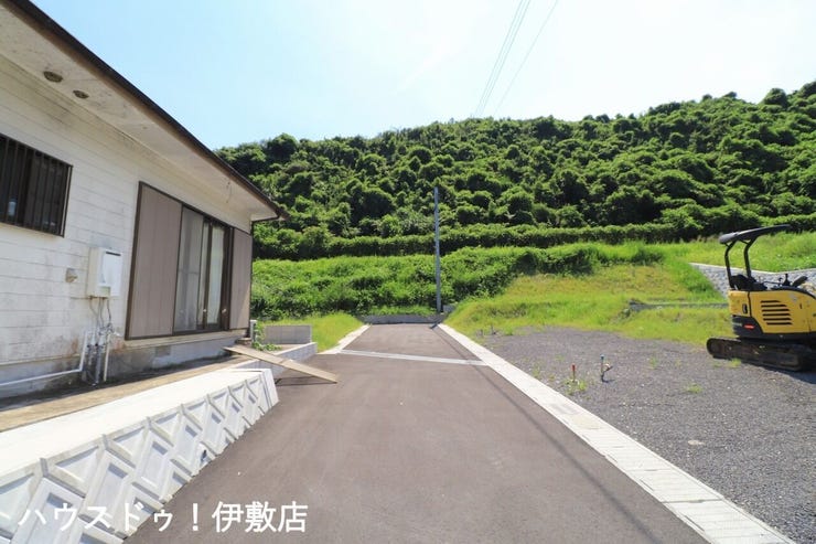 【前面道路】
東南側前面道路
行き止まり道路につき交通量少なめです
