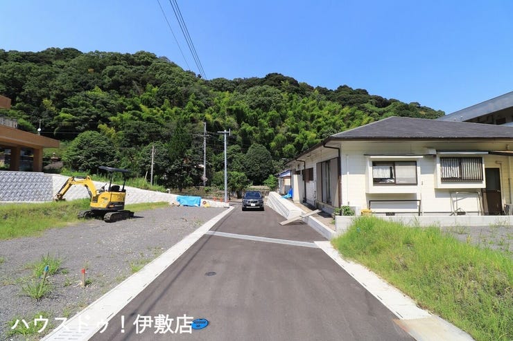 【前面道路】
東南側前面道路
行き止まり道路につき交通量少なめです