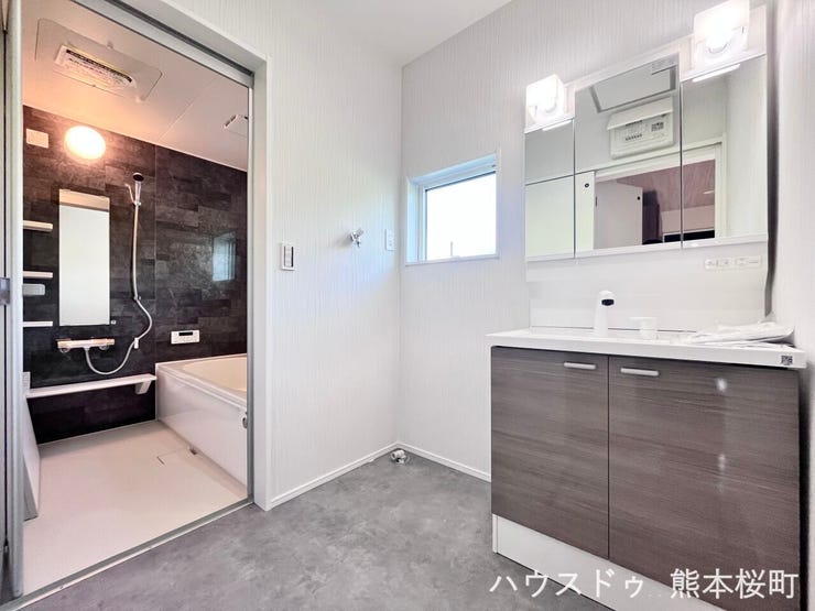 ■清々しいリフレッシュ空間■自分を磨き、気持ちを切り替える。心地よい光が差し込むプライベートスペース。