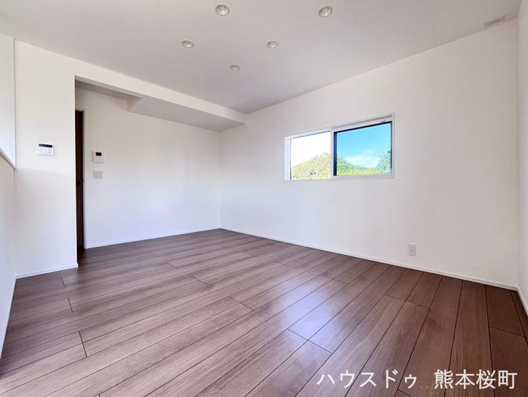 ■安らぎと笑顔の中心地■陽光が優しく降り注ぎ、会話が自然と弾む。ここでは、毎日が特別な時間へと変わります。