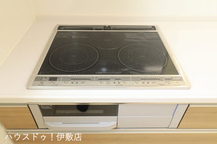 【IHクッキングヒーター(同仕様写真)】
火を使わないので、小さなお子様にも安心♪お手入れもさっとひと吹きです。