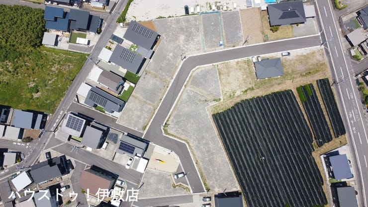 【航空写真】
石谷小学校まで平坦な道のりで初めての小学校も楽に通学できます!