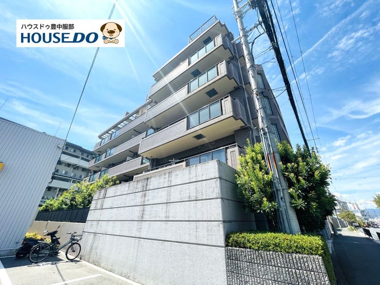 小中学校が徒歩10分圏内にあり、スーパーや図書館、公園なども徒歩10分圏内に揃っています♪また、オートロック付きでセキュリティ面も安心♪あると嬉しい宅配ボックスも設置されています!