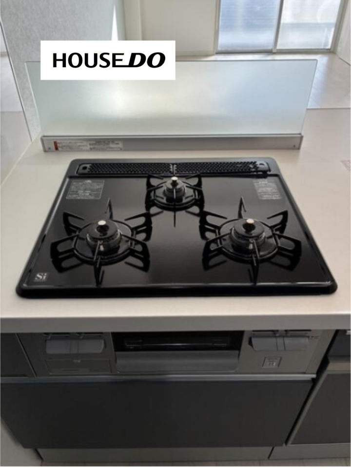 3口ガスコンロ付きで、お料理の同時進行もスムーズ。毎日の家事を効率よくこなせます。