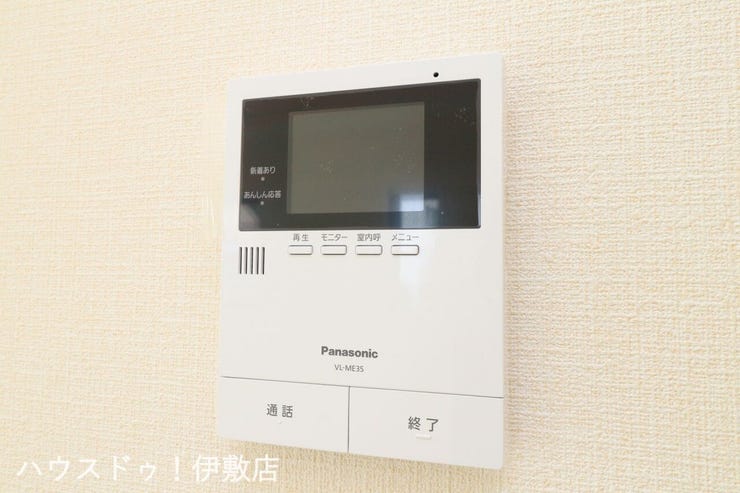 【モニター付きインターホン(同仕様写真)】
誰が来てもわかるモニター付き♪女性が一人で家にいてもこれなら安心