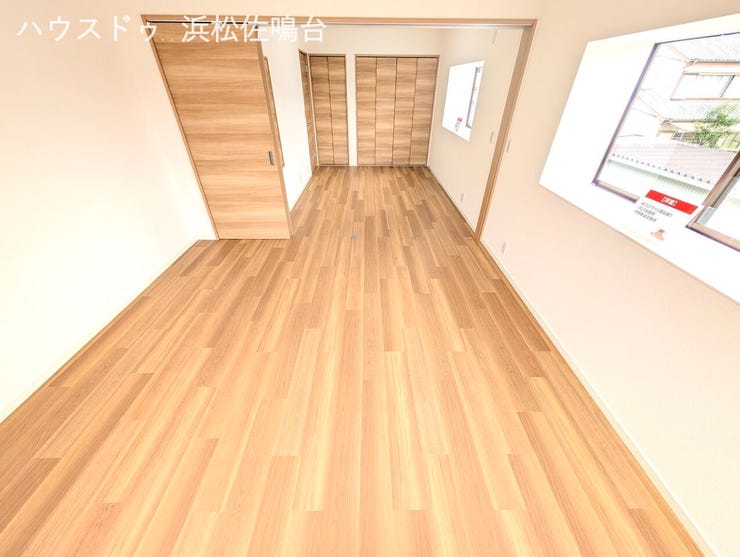 2階南側洋室8帖※洋室6帖との間の引戸を開放して14帖の大空間になっています(^-^)