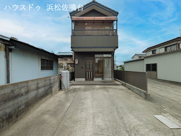 【外観】
外壁塗装済♪お引き渡しから2年間の安心保証付