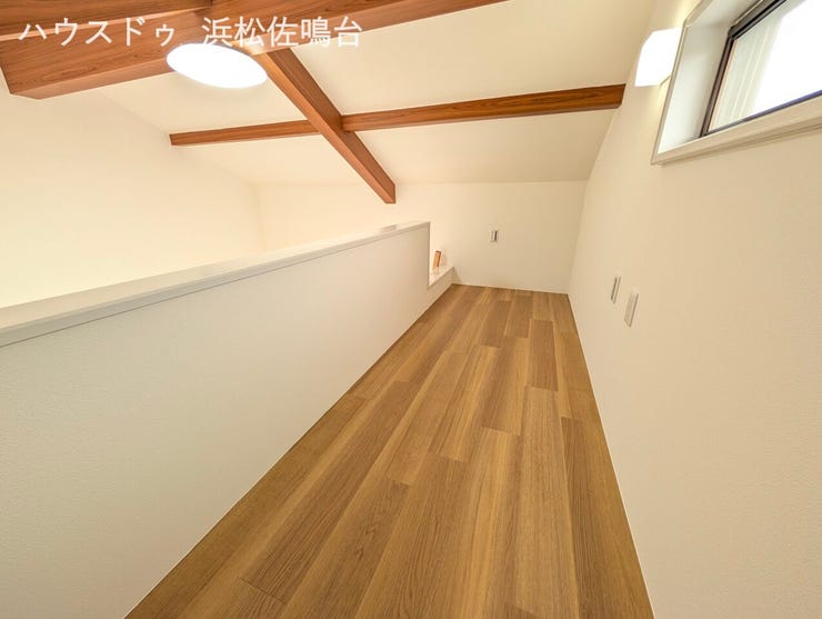 2階ロフトには、季節ものや使用頻度の少ない荷物を保管してはいかがでしょうか。