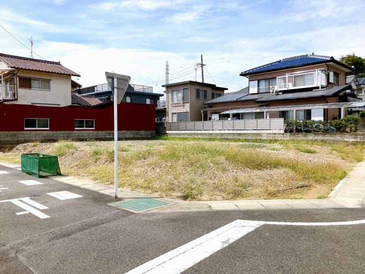 【通学しやすい立地】
本庄小学校まで徒歩14分と通学時間が短くなることで、子どもたちの負担も軽減♪
送り迎えもしやすく、子育て世帯にとって嬉しい住環境が整っています!