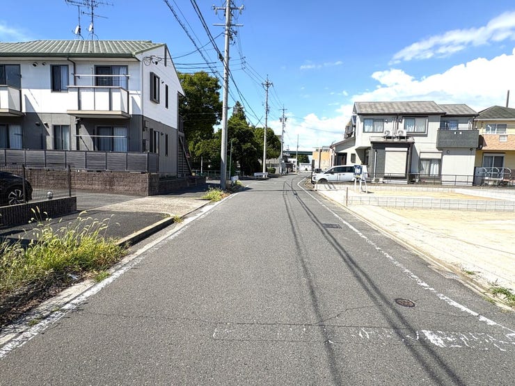 西側前面道路