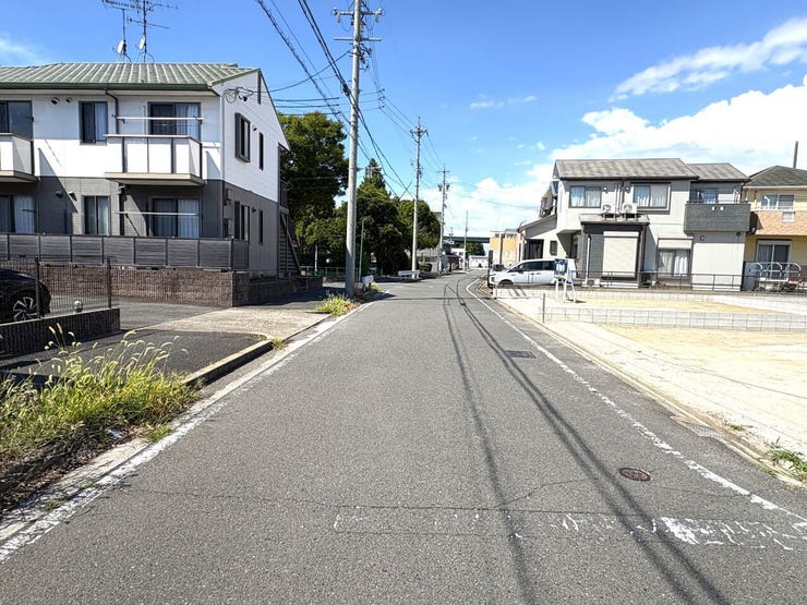 西側前面道路