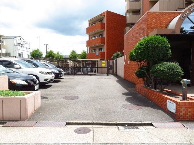 マンション北側駐車場です。