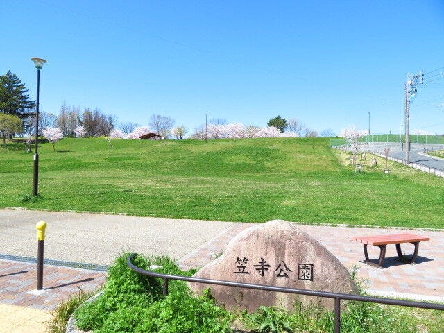 マンション西隣にある「笠寺公園」です。広い公園で、お子様を遊ばせたり、ペットのお散歩などもできますね。