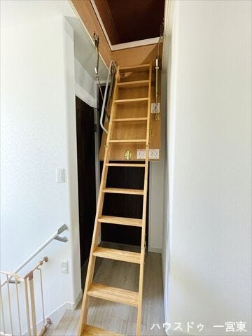 ≪子屋根裏≫季節ものの季節家電や普段使わない大型の荷物をすっきりと収められ、生活空間を広く快適に保つための頼もしい小屋裏収納です。