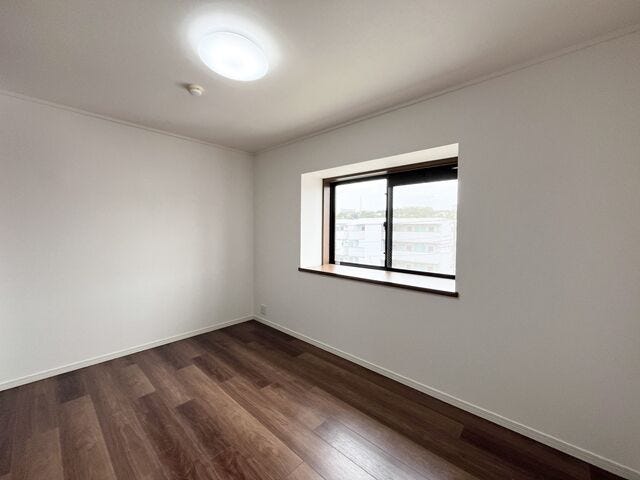 6帖洋室:南向きのお部屋なので、たっぷりと日差しが降り注ぎます。