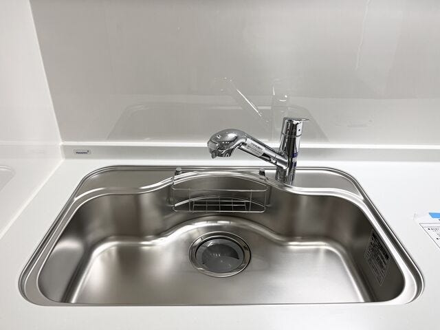 キッチン:錆びや汚れに強いステンレス製のシンクで毎日のお手入れも簡単お手入れも簡単♪奥行きがあるので大きなフライパンなども洗いやすいです。
