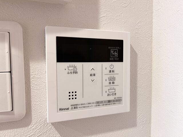 給湯器パネルには追い炊き機能もありますので、遅い時間の帰宅時でも温かいお風呂に入ることができます。