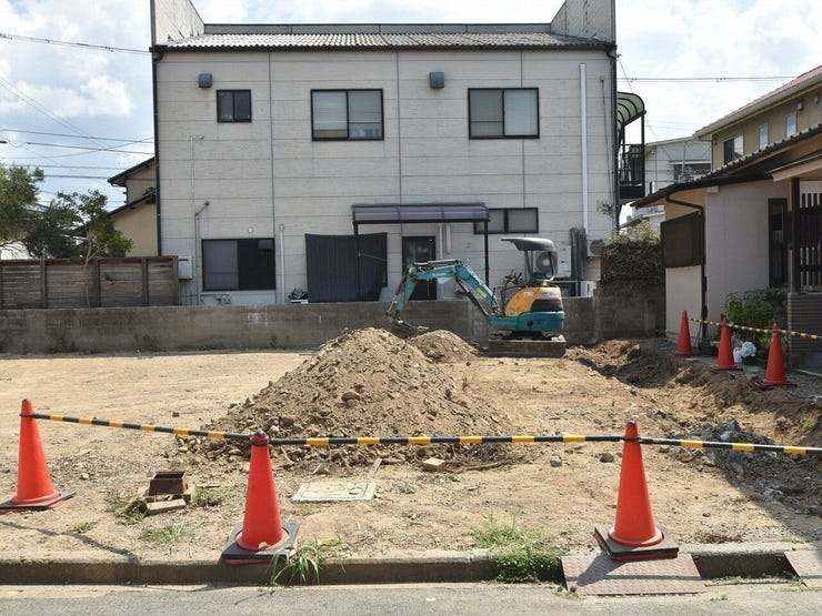 建設地を西側より撮影