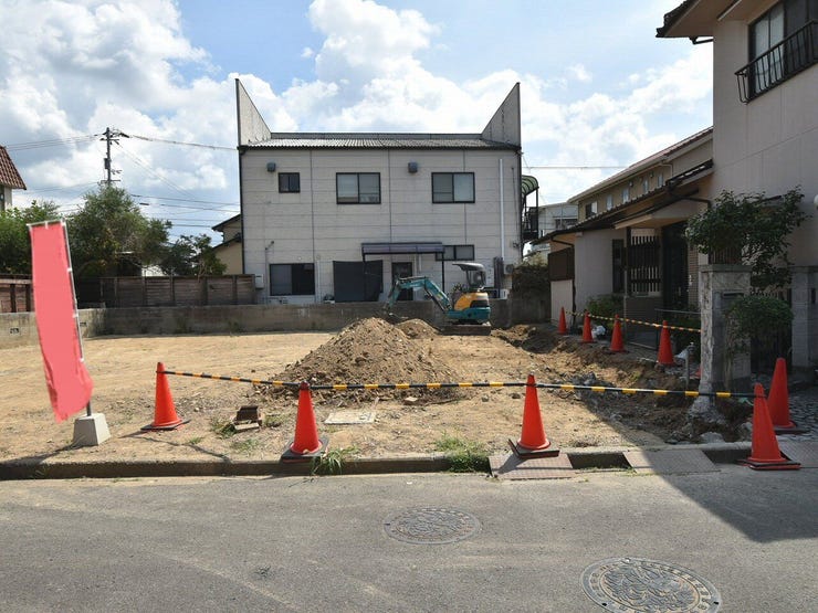 建設地を西側より撮影